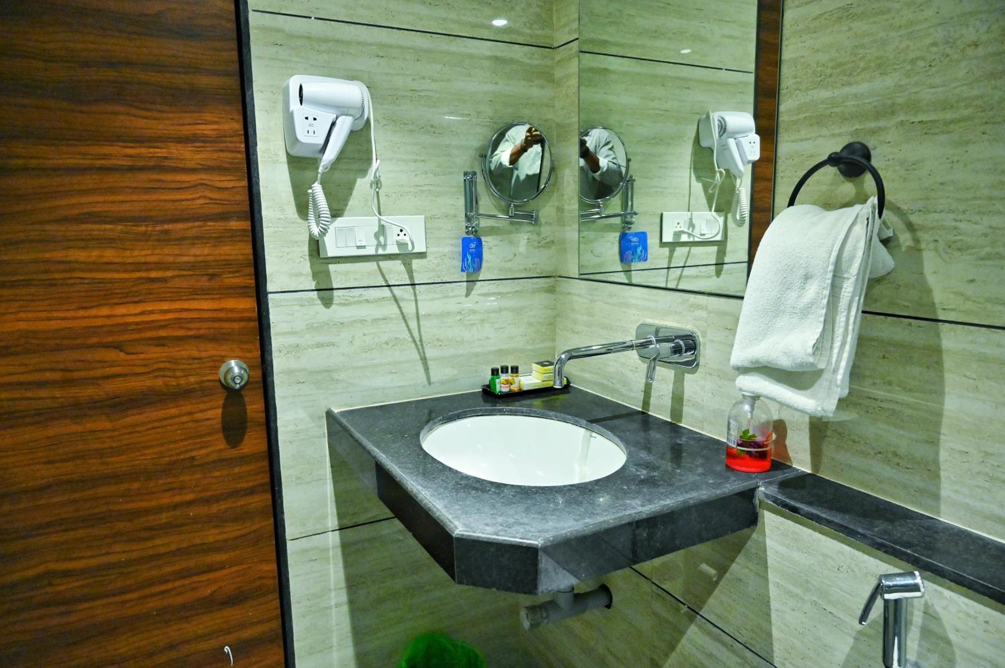The One Hotel Nashik Εξωτερικό φωτογραφία