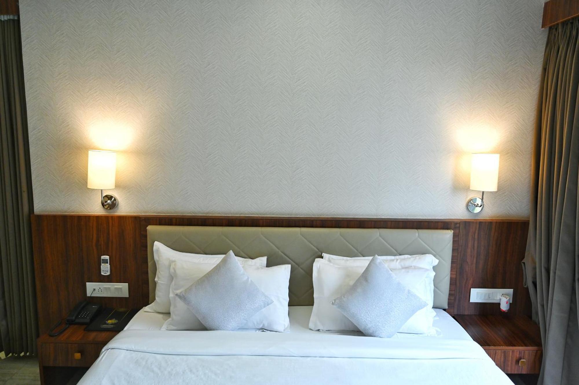 The One Hotel Nashik Εξωτερικό φωτογραφία