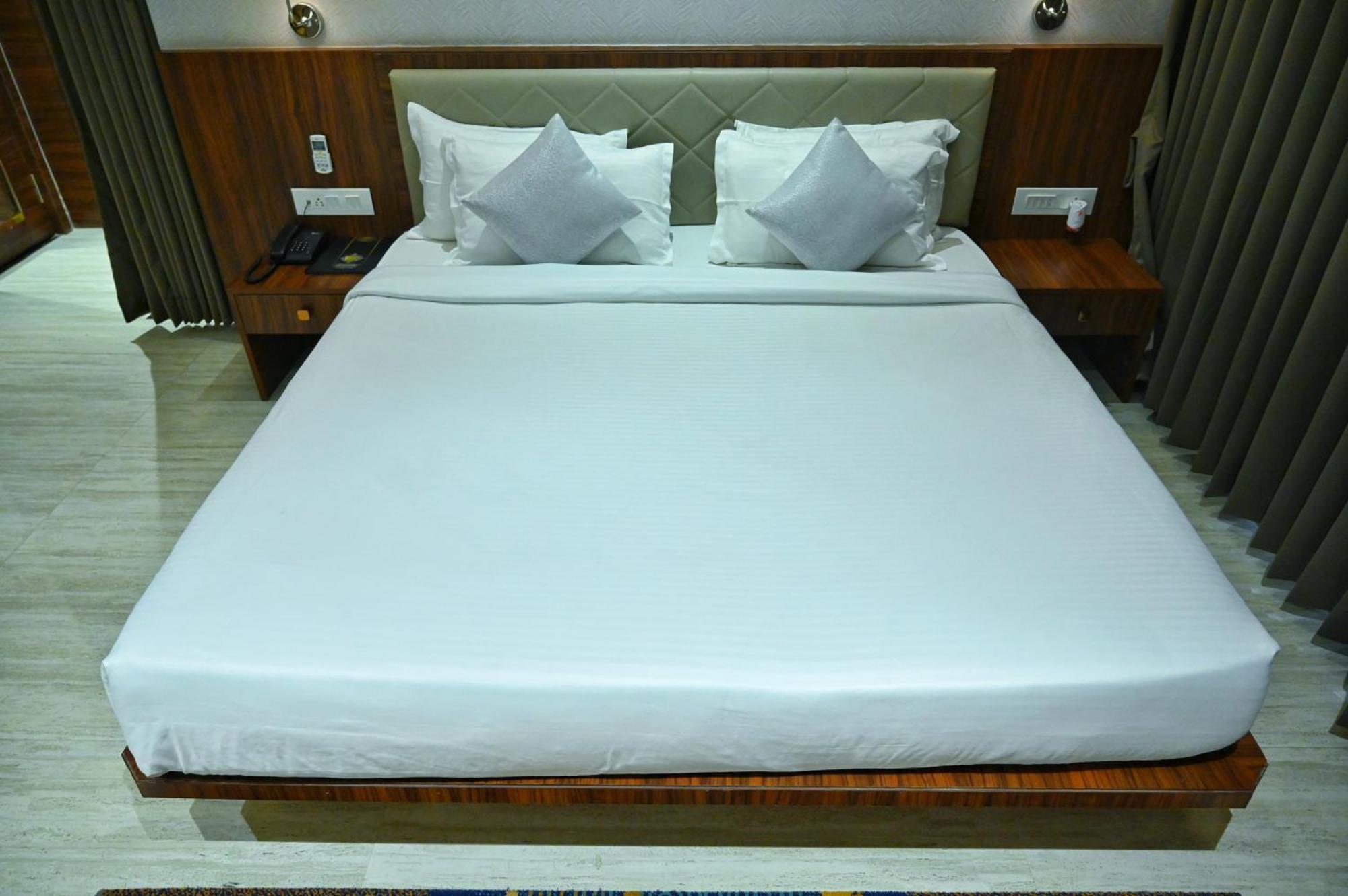 The One Hotel Nashik Εξωτερικό φωτογραφία